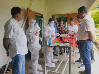 Demonstration of sample collection techniques, equipping veterinarians with the necessary skills to safely collect samples for rabies testing