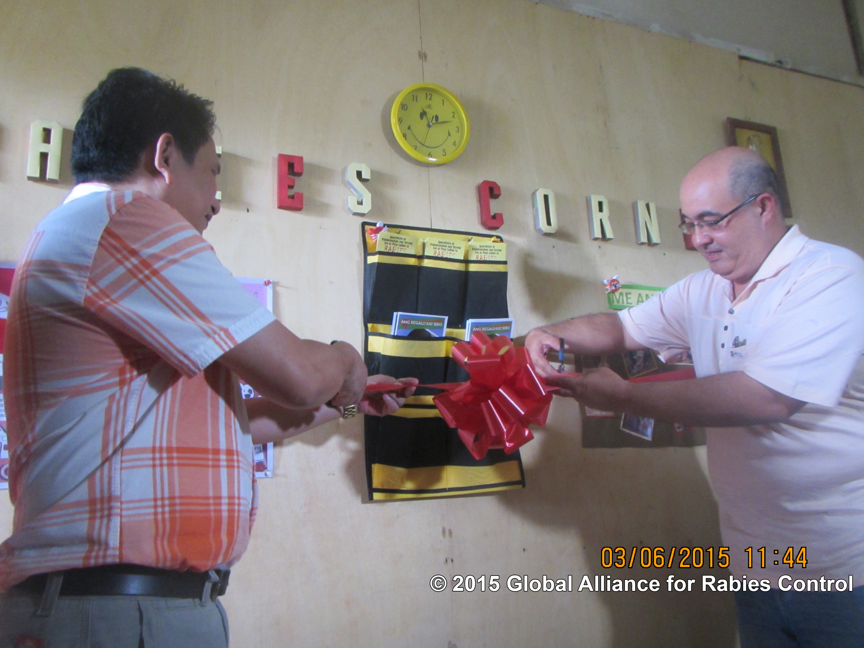 Dr. Garay and Dr. de Castro cut the ribbon to open the Rabies Corner